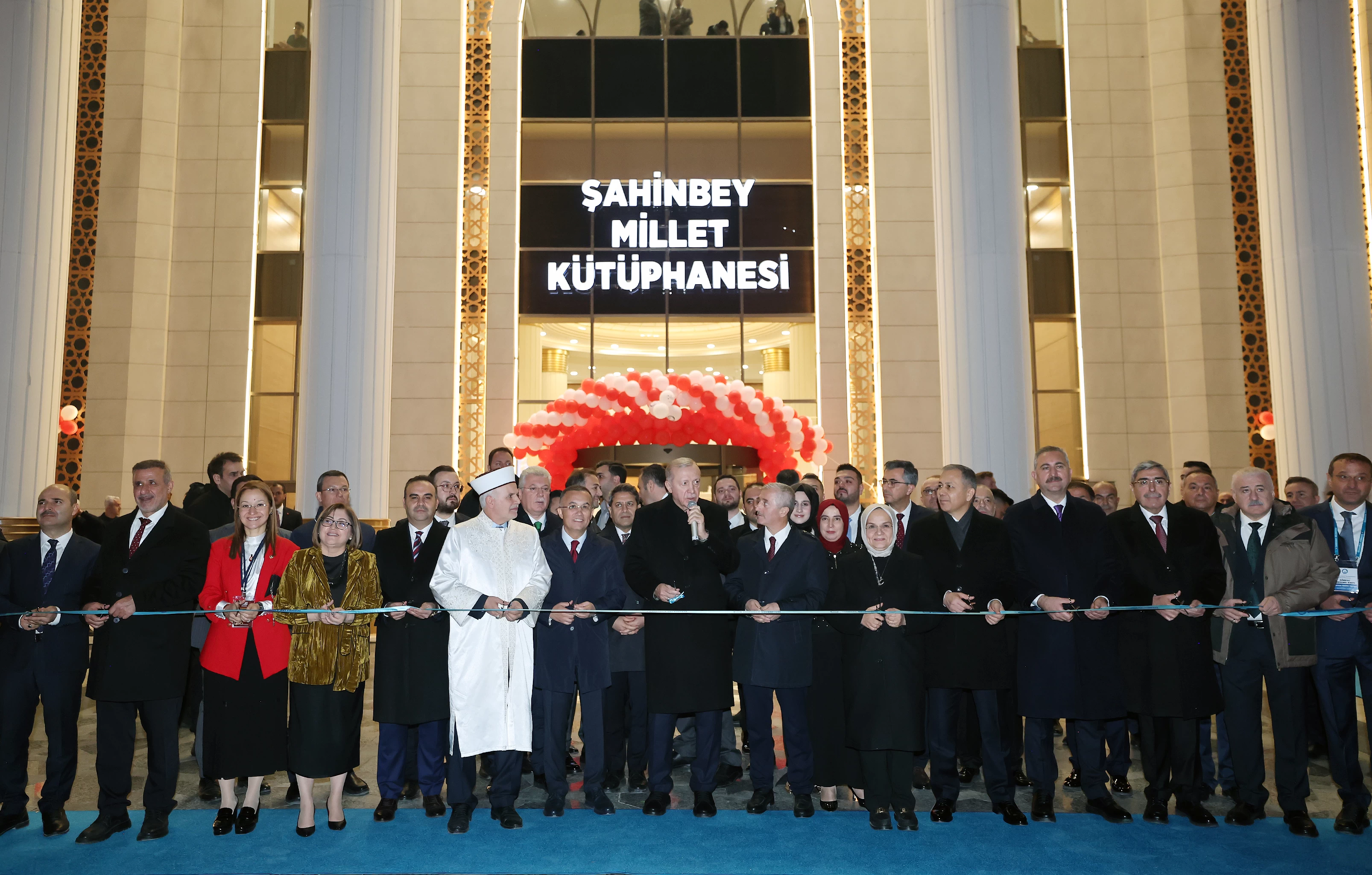 Cumhurbaşkanı Erdoğan, Gaziantep'te kütüphane açılışı yaptı