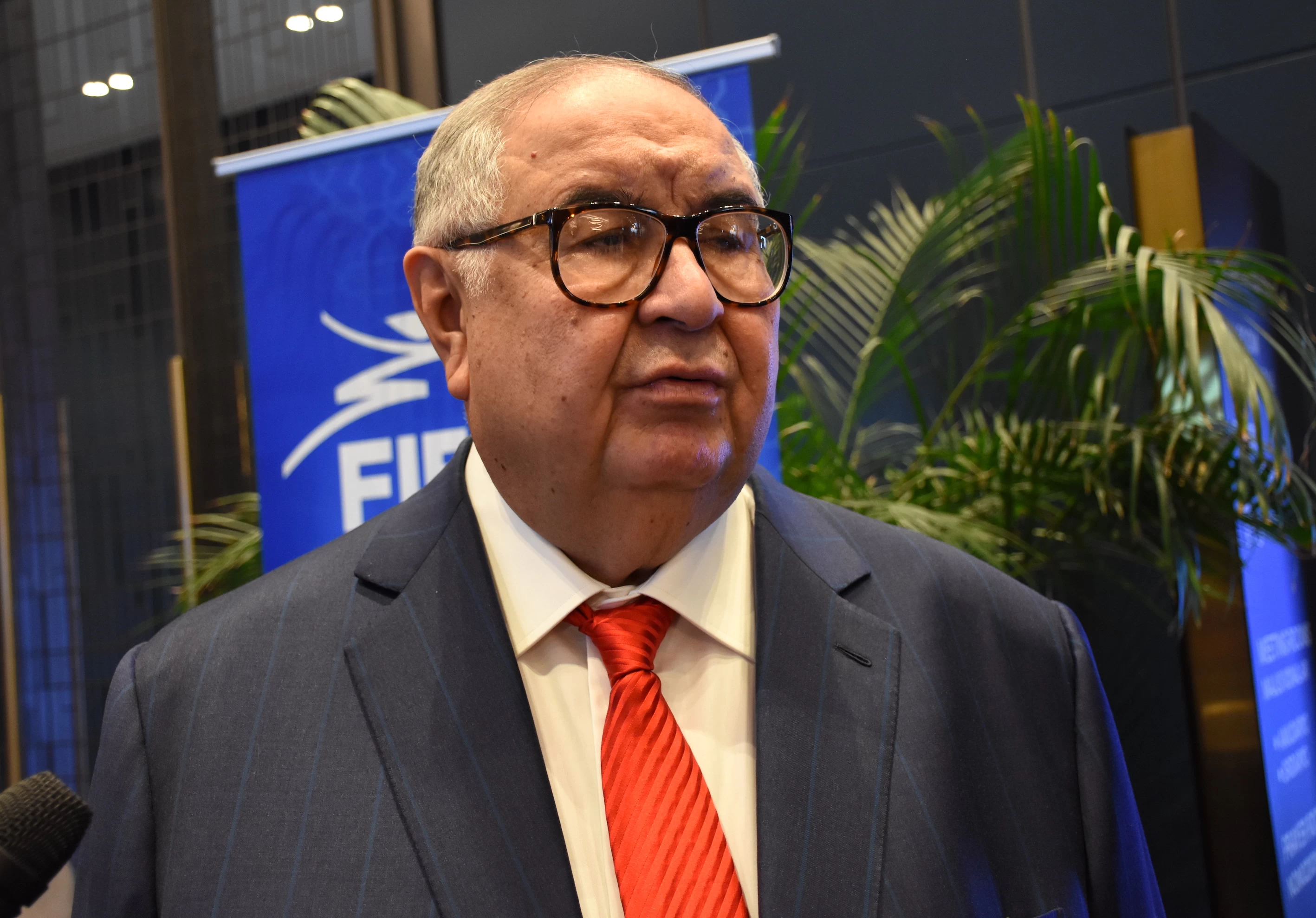 Uluslararası Eskrim Federasyonu Başkanlığına Özbek asıllı Rus iş insanı Alişer Usmanov seçildi