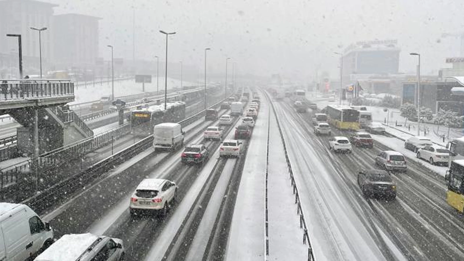 İstanbul’da kar alarmı: Sıcaklık -4 dereceyi görecek!