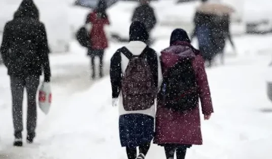 Bingöl'de Yoğun Kar Yağışı Nedeniyle Taşımalı Eğitime 1 Gün Ara Verildi