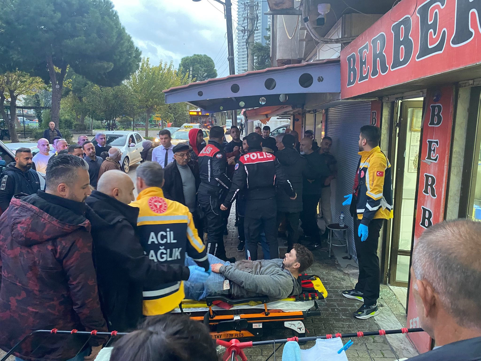 İzmir'de silahlı saldırı: 4 yerinden vurup kaçtı!