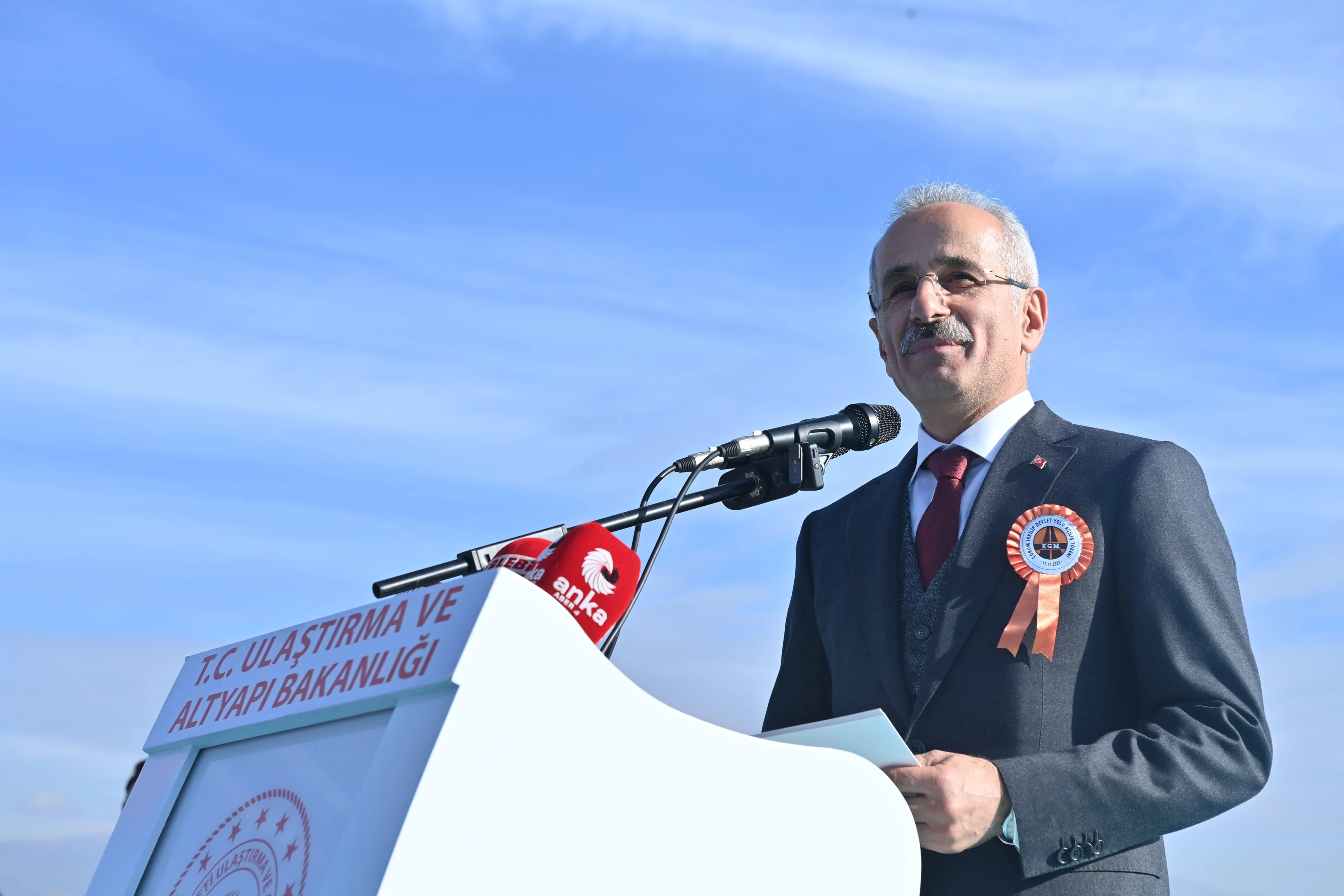 Bakan Uraloğlu: Dik ve sarp yamaçlara 4,5 milyon metrekare çelik ağ kaplandı