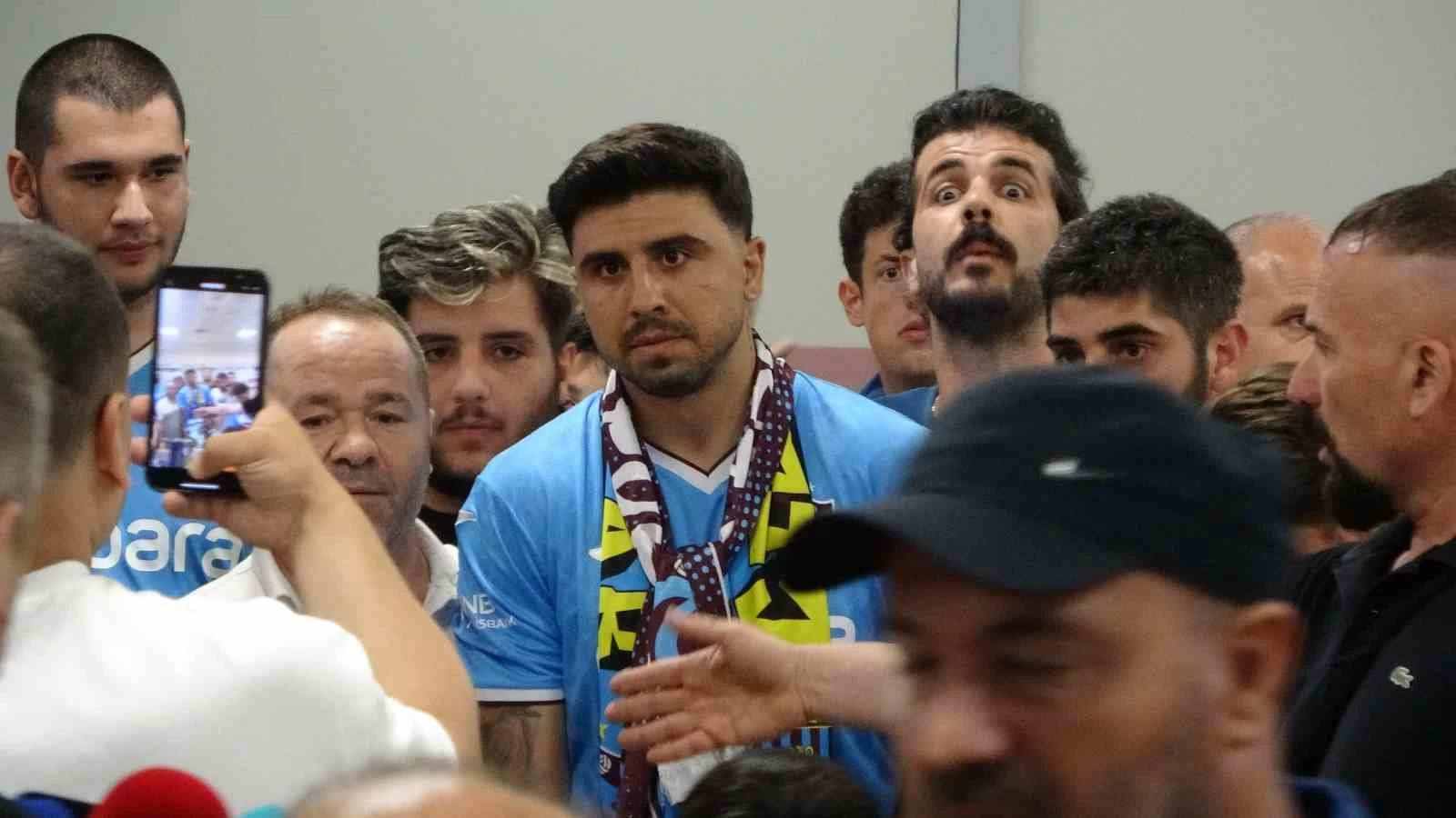 Trabzonspor'un transfer görüşmelerine başladığı Ozan Tufan, Trabzon'a geldi