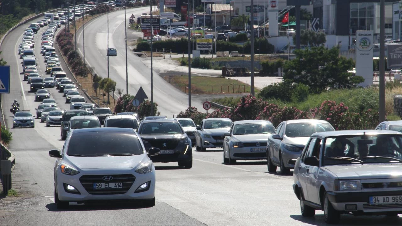 Dönüş trafiği başladı! İstanbul'da yoğunluk arttı