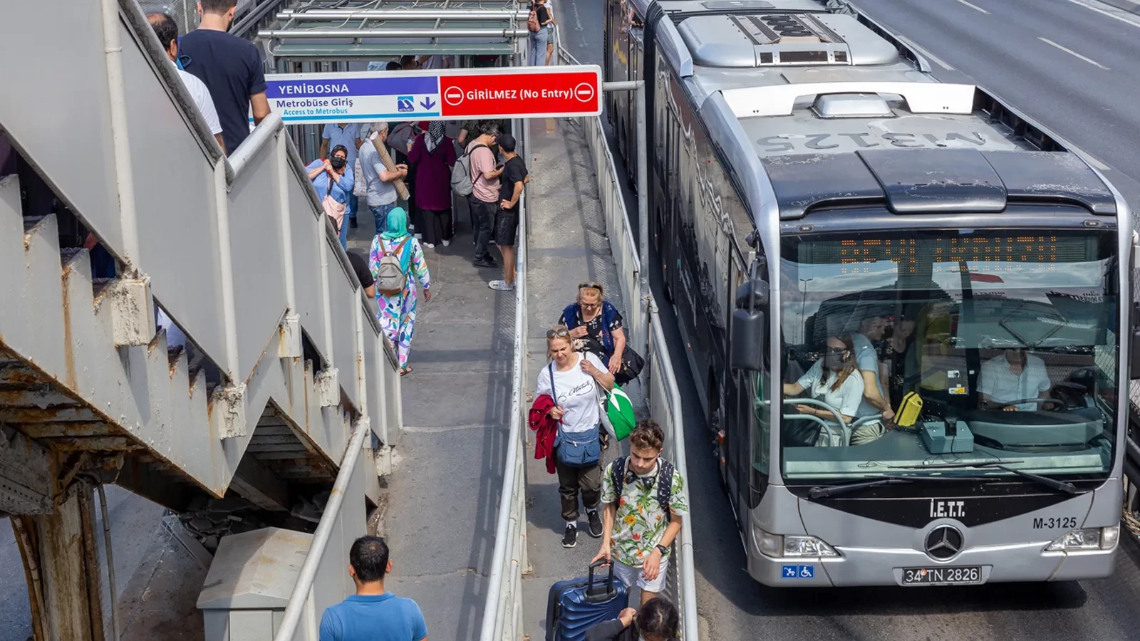 O metrobüs durağında çalışmalar başlıyor! 75 gün sürecek!