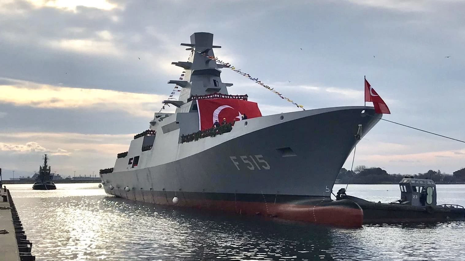 Türk savaş gemilerinden Kabotaj Bayramı ziyareti