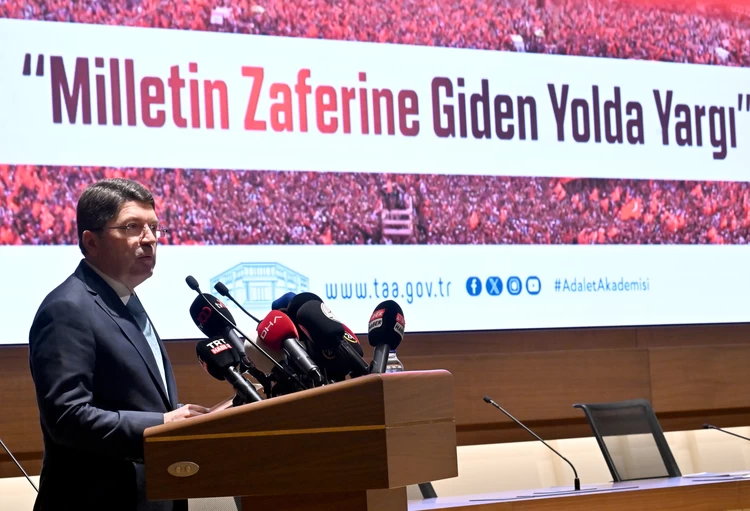 Adalet Bakanı Tunç: "Darbecileri yargılayan ve onlardan hesap soran bir yargımız var"