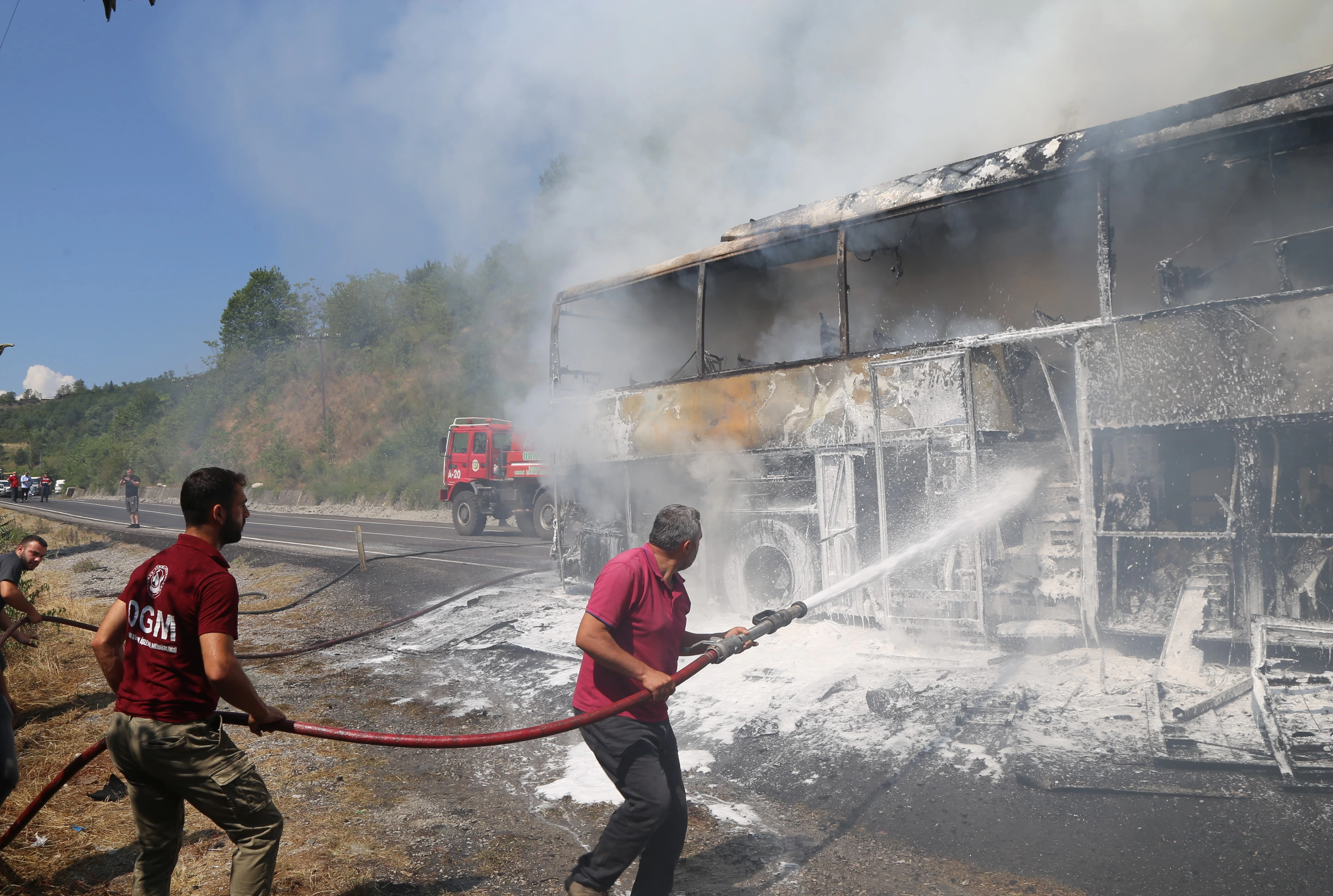 Kastamonu'da seyir halindeki yolcu otobüsü alev alev yandı