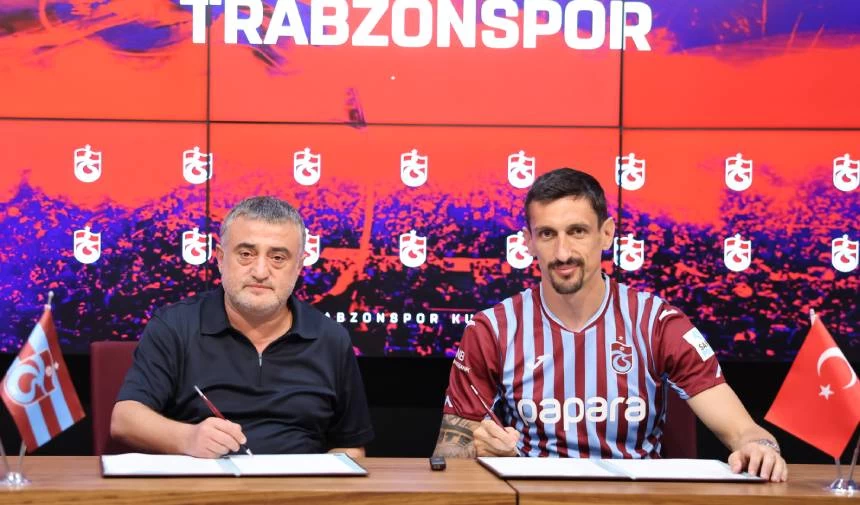 Trabzonspor, deneyimli stoper Stefan Savic'i 3 yıllığına transfer etti