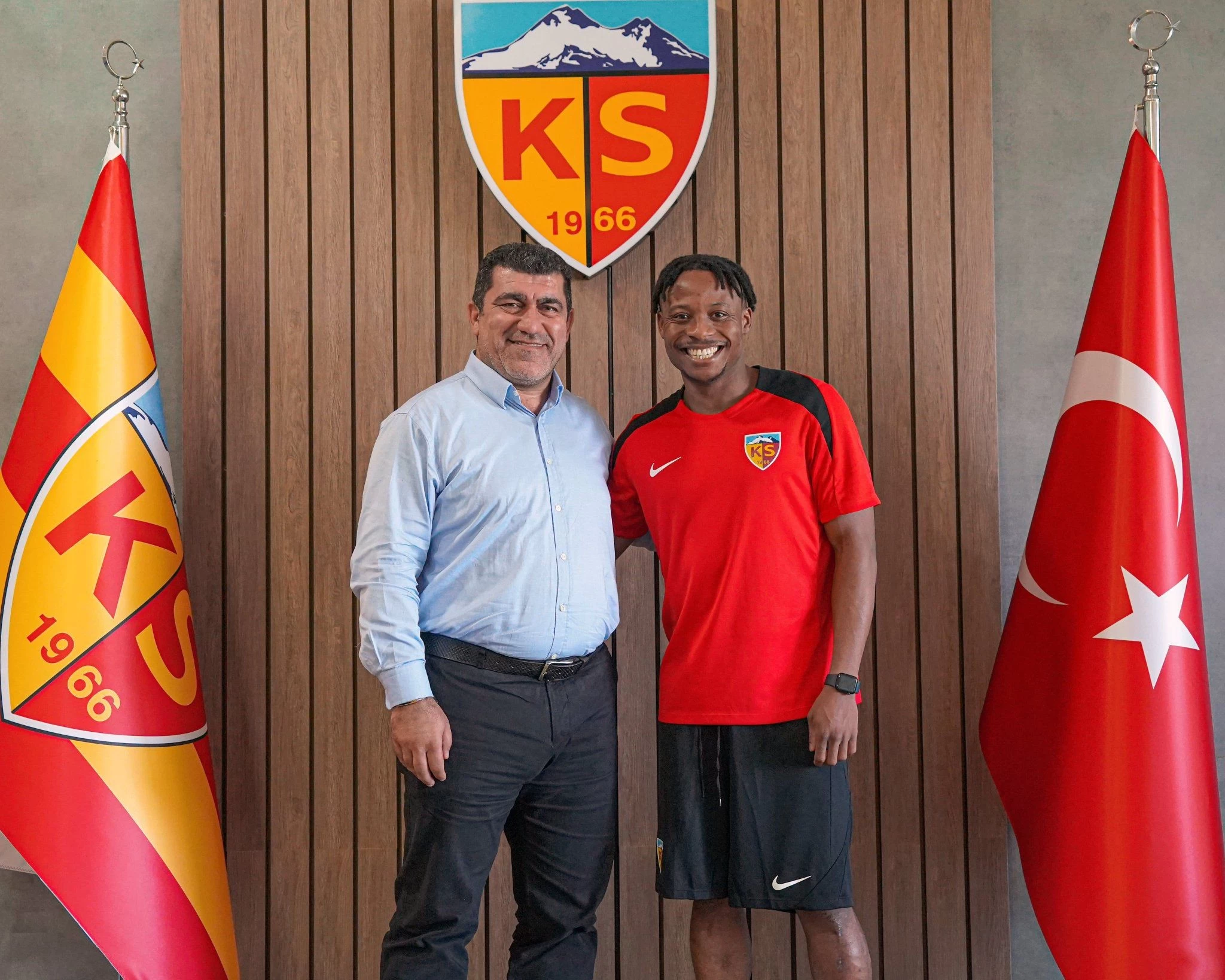 Kayserispor, Anthony Uzodimma ile sözleşme yeniledi