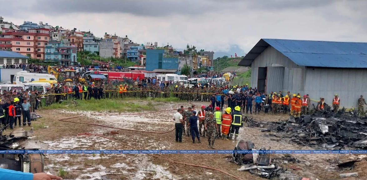 Nepal'de kalkış sırasında pistte kaza yapan uçaktaki 18 kişi öldü