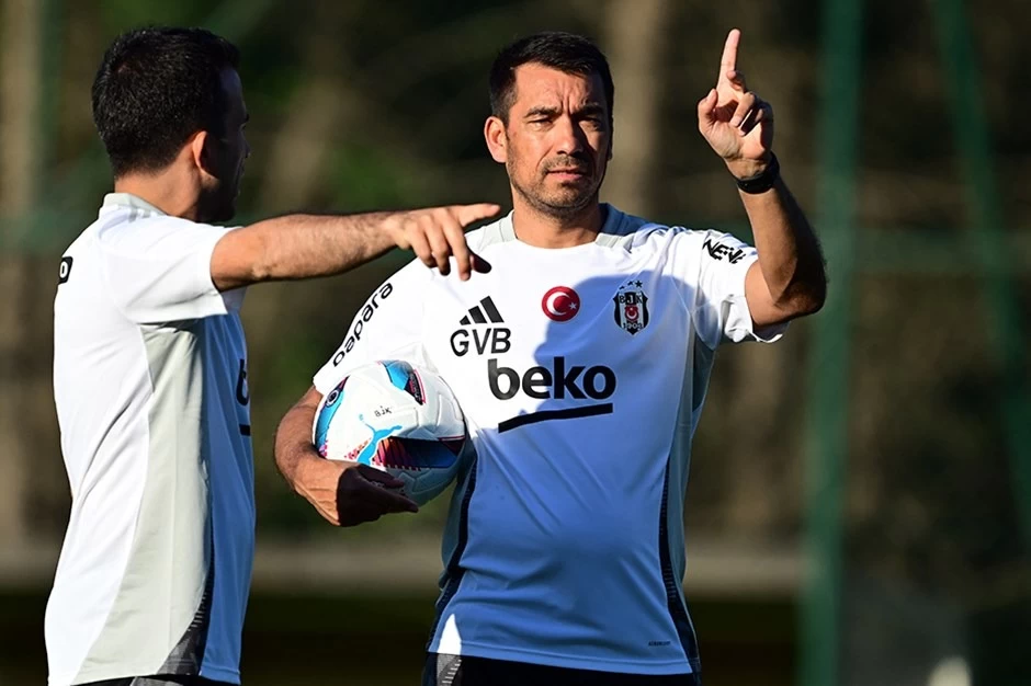 Van Bronckhorst'tan sessiz başlangıç: Beşiktaş-Ümraniyespor maçında gol sesi çıkmadı