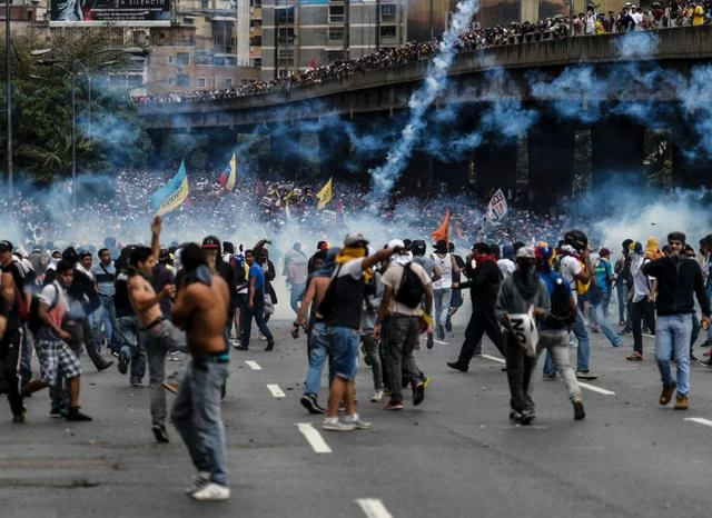 Maduro karşıtı protestolarda 749 kişi gözaltında