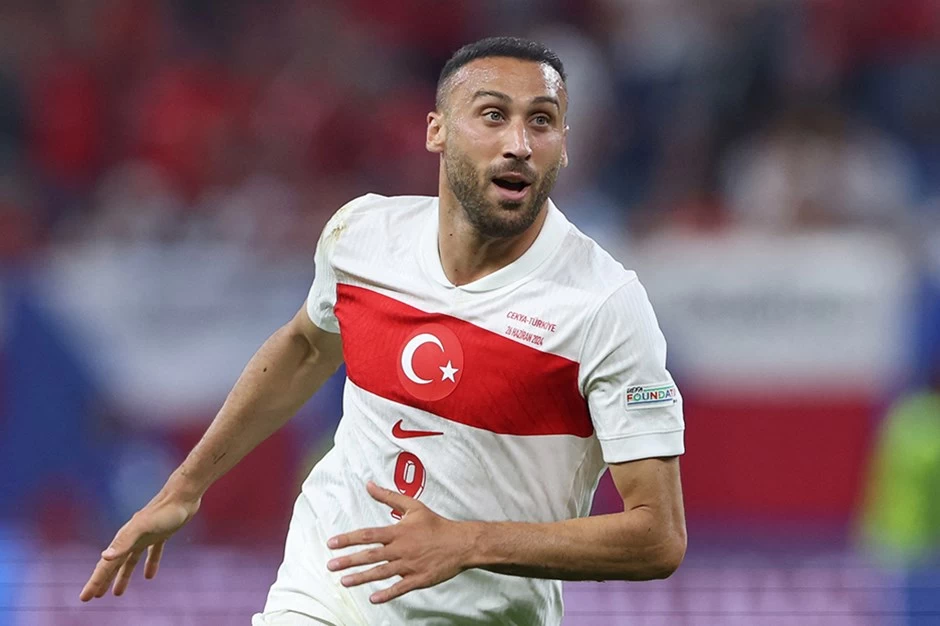 Cenk Tosun resmen Fenerbahçe'de! İmzalar atıldı