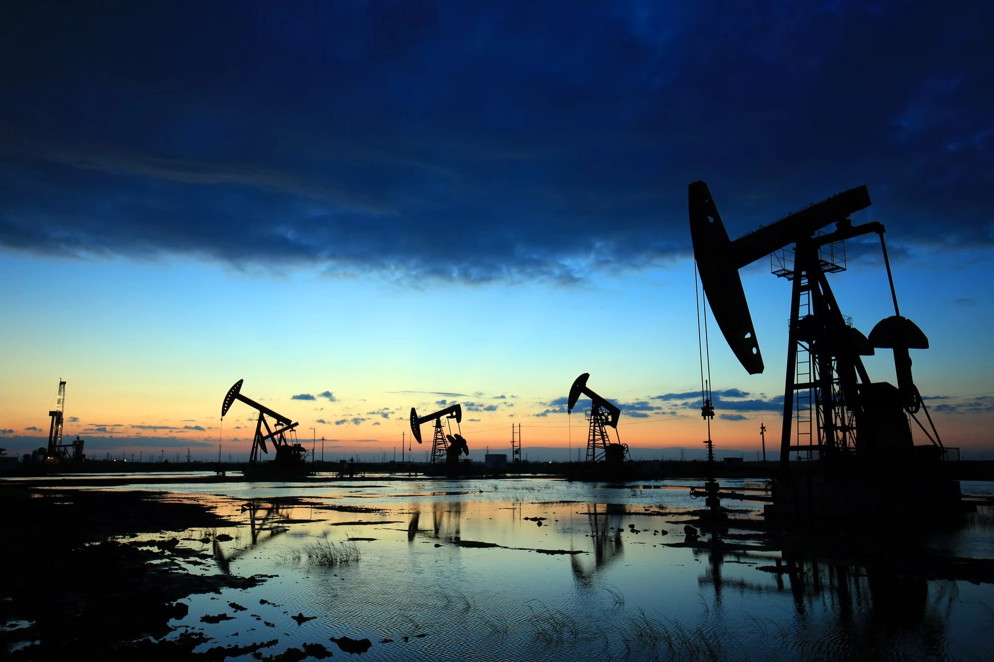 Brent petrolün varil fiyatı haftaya 85,58 dolardan başladı