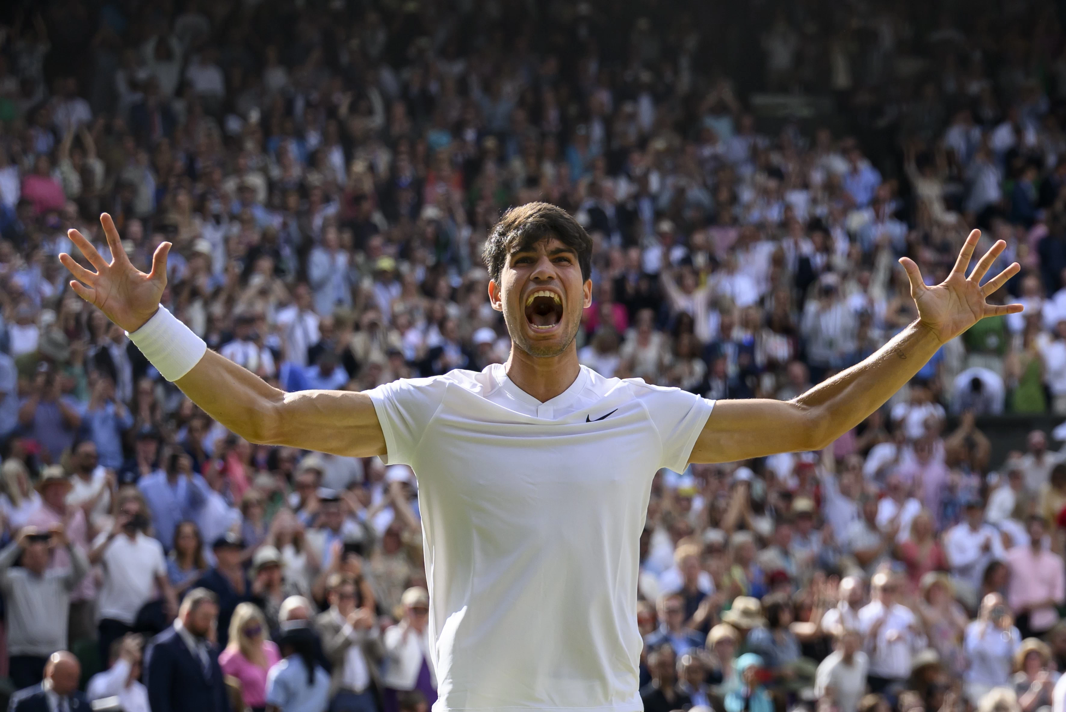 Carlos Alcaraz, Wimbledon’da üst üste ikinci kez şampiyon