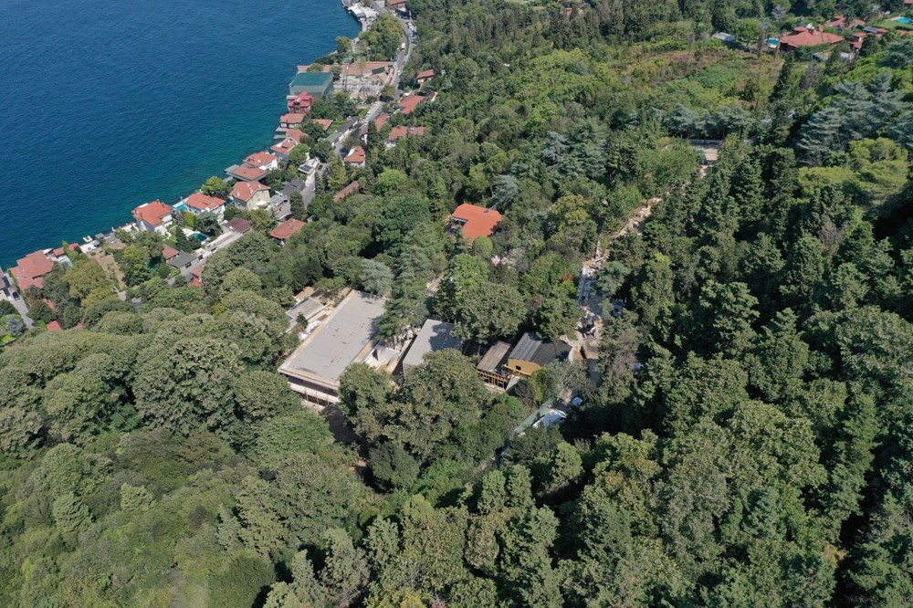 Vaniköy’de ormanlık alanda boğaz manzaralı kaçak villa