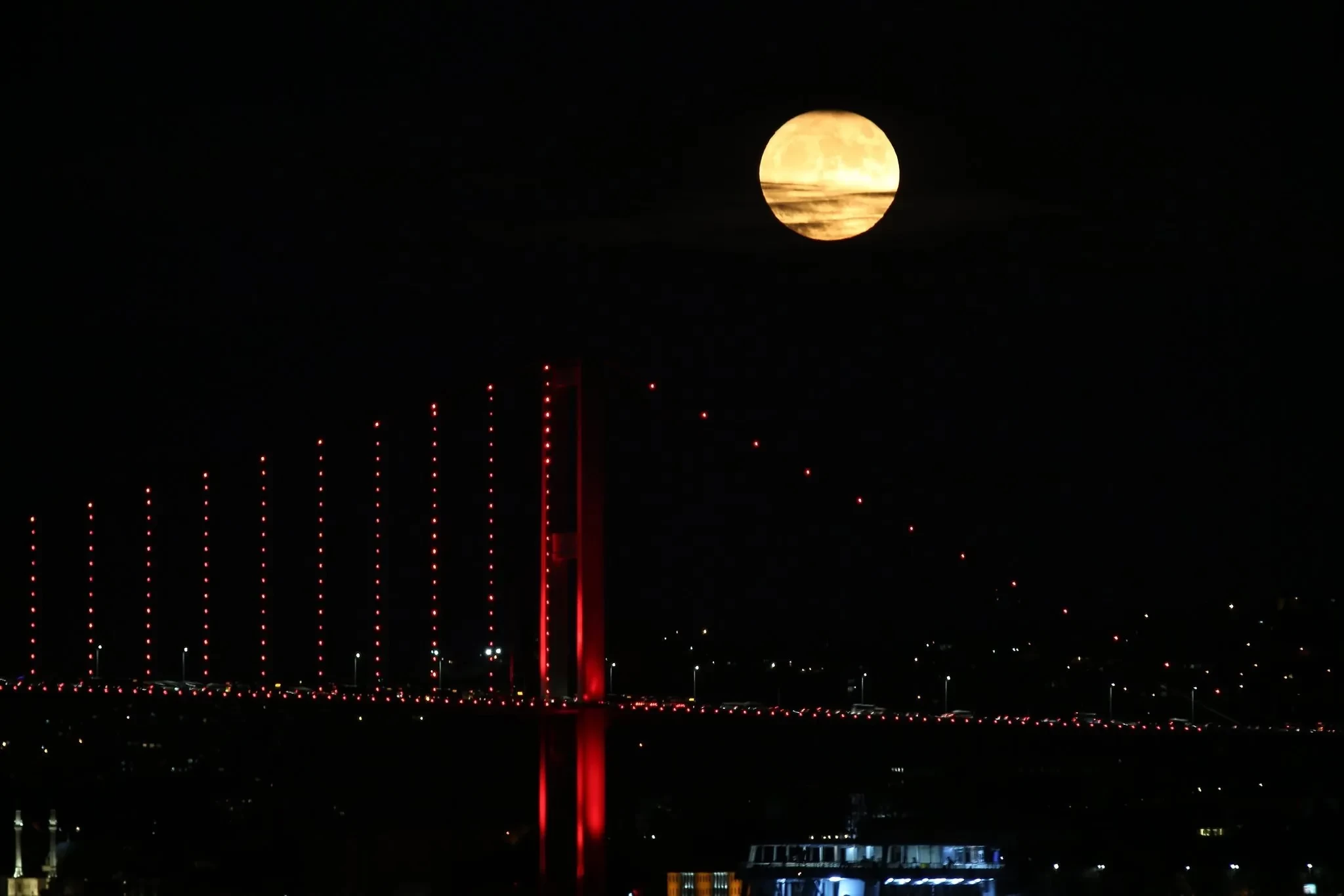 Gökyüzünde nefes kesen manzara: Süper Mavi Ay görülecek