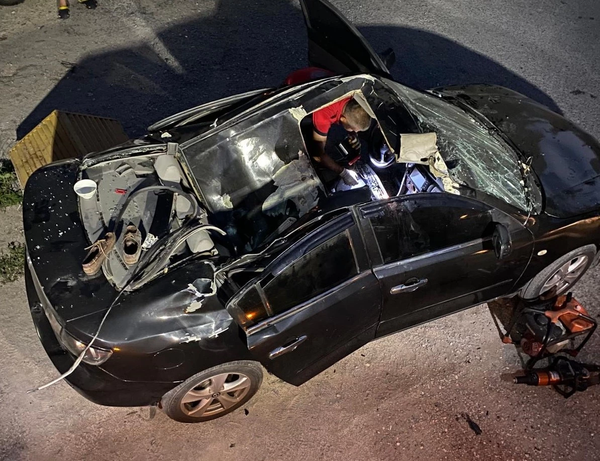 Tatil sitesinde feci olay! 21. kattan otomobilin üzerine düştü