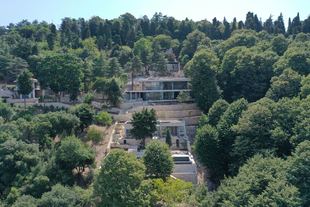 Vaniköy’de ormanlık alanda boğaz manzaralı kaçak villa