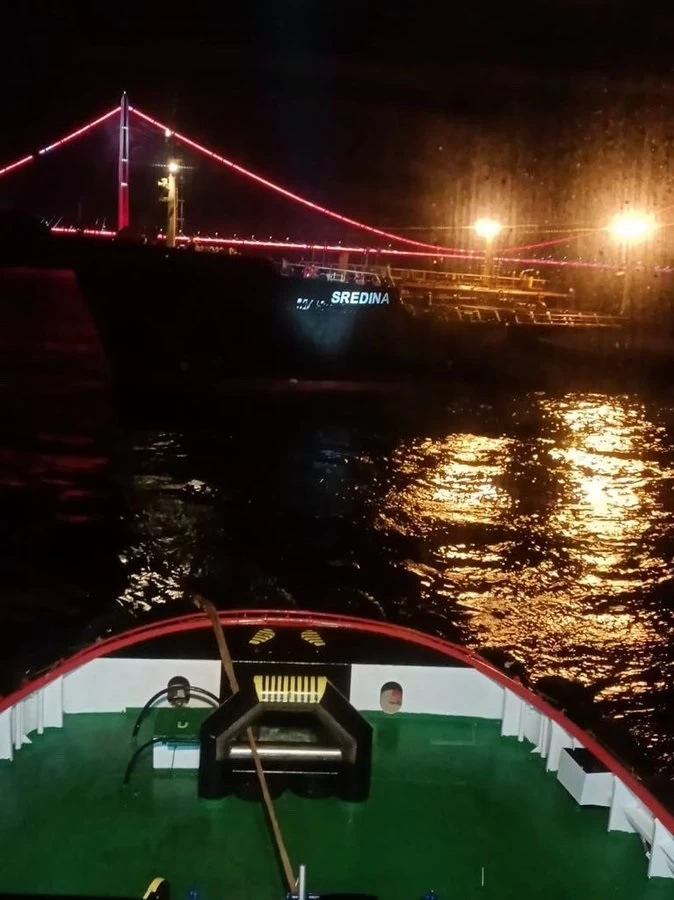 İstanbul Boğazı çift yönlü gemi trafiğine kapatıldı