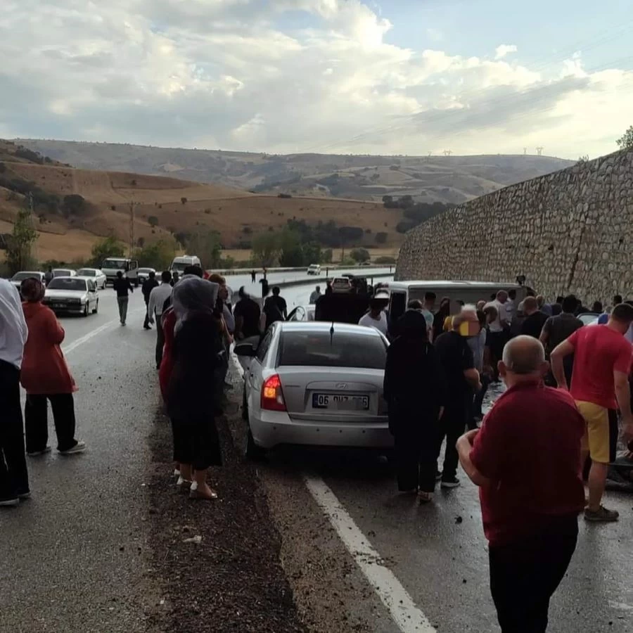 Ankara-Çankırı yolunda zincirleme kaza