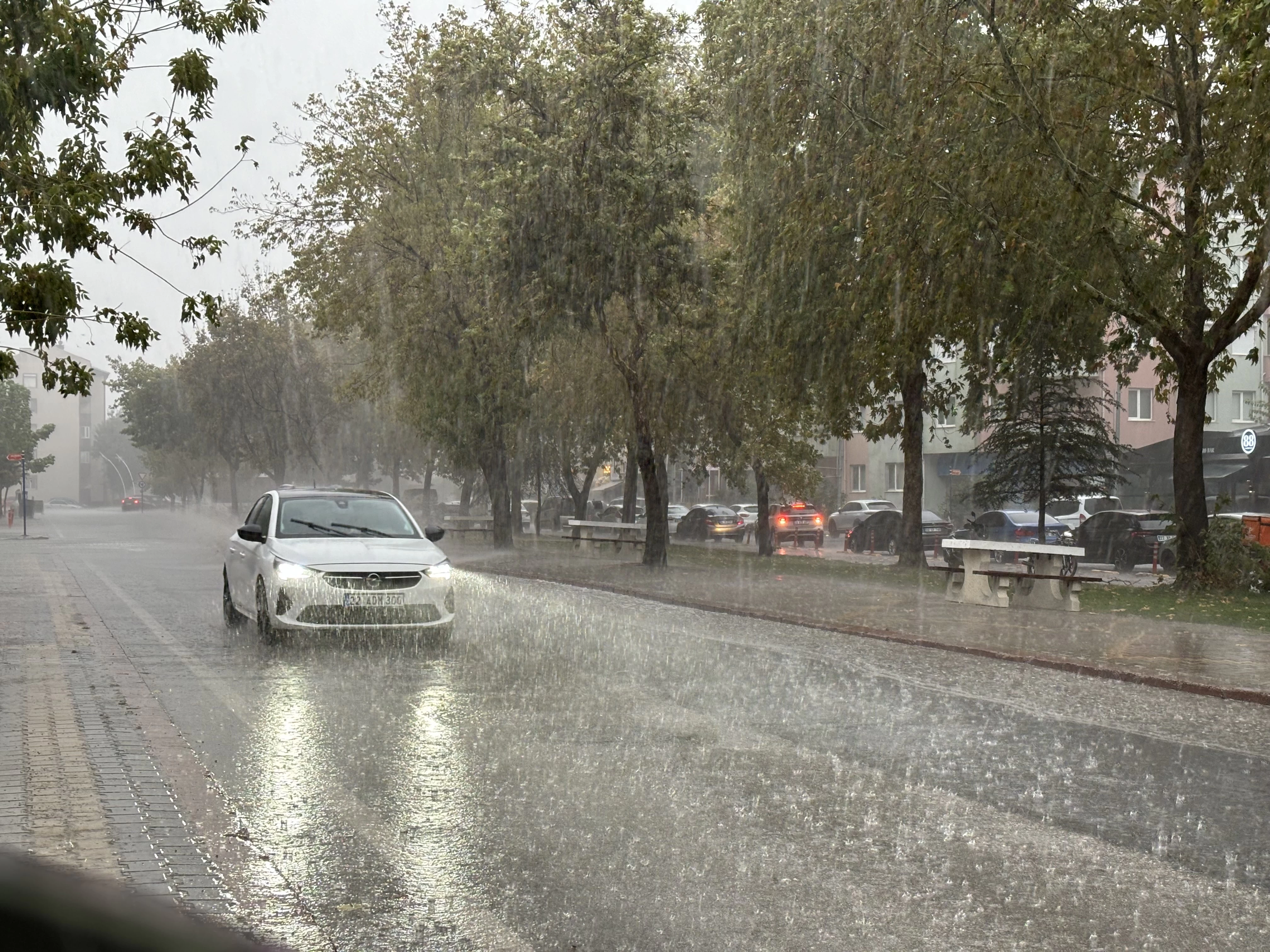 Edirne'de şiddetli yağmur zor anlar yaşattı