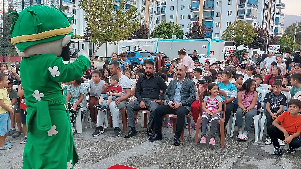 Ülkü Ocakları Malatya İl Başkanlığı 'Çocuk Şenliği' Projesiyle Çocukları  Sevindirdi