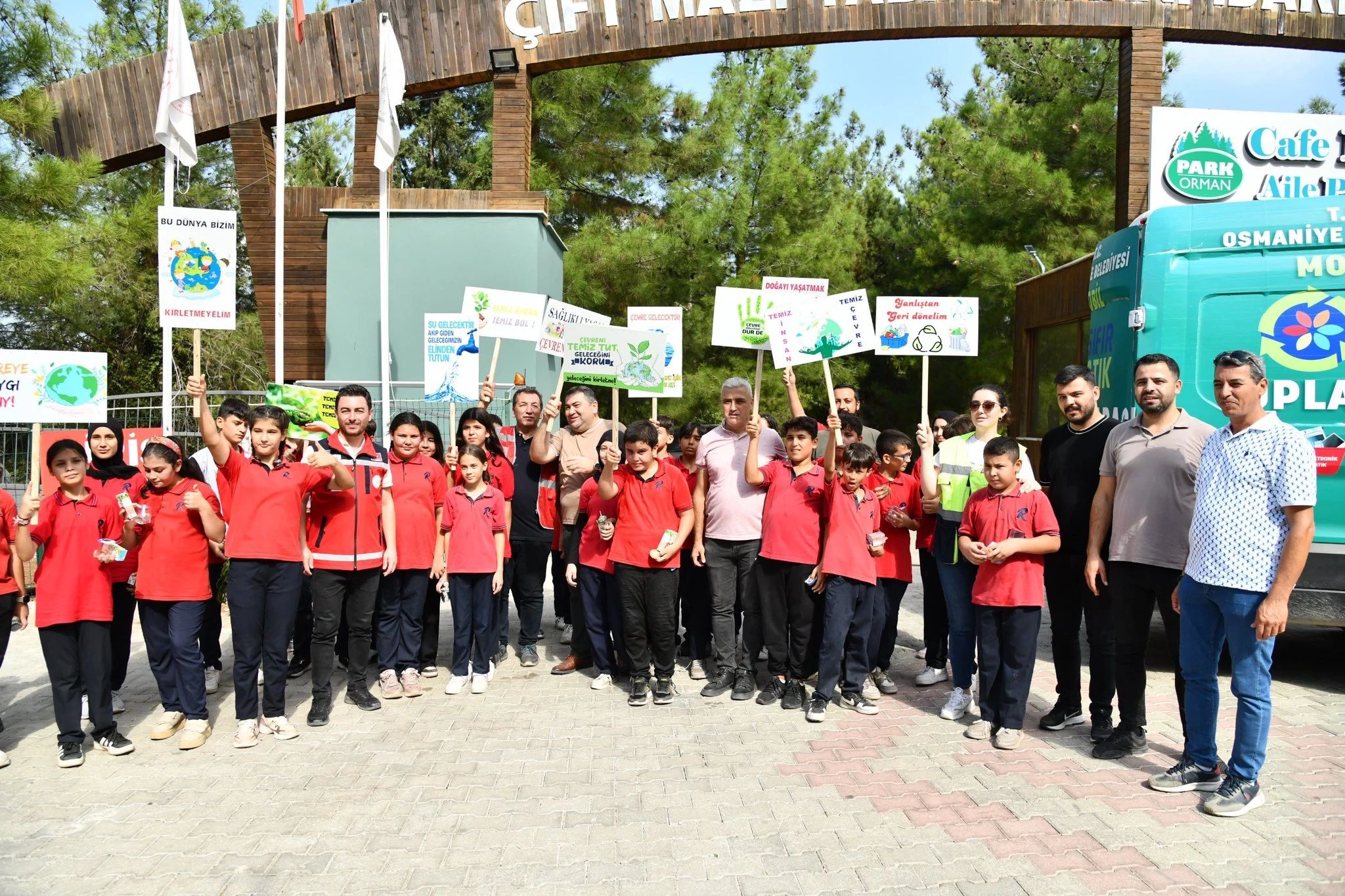 Osmaniye Belediyesi'nden Dünya Temizlik Günü'ne katkı