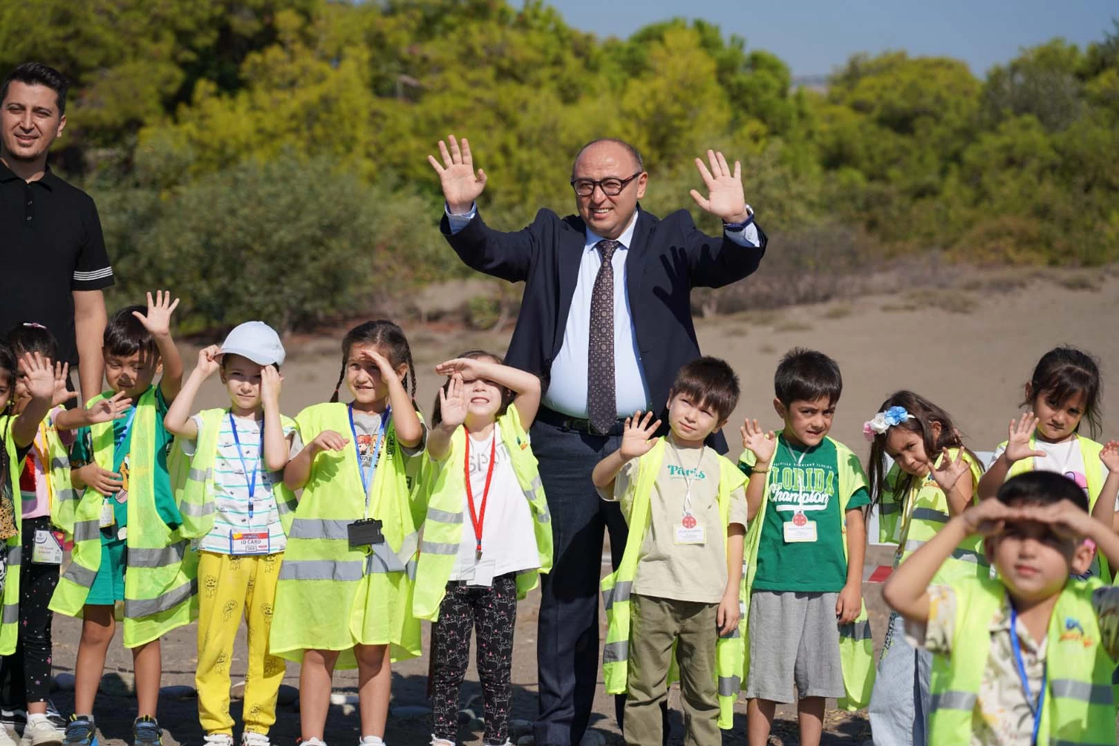 Erdemli Belediyesi'nden örnek hareket! Kum zambakları koruma altında!