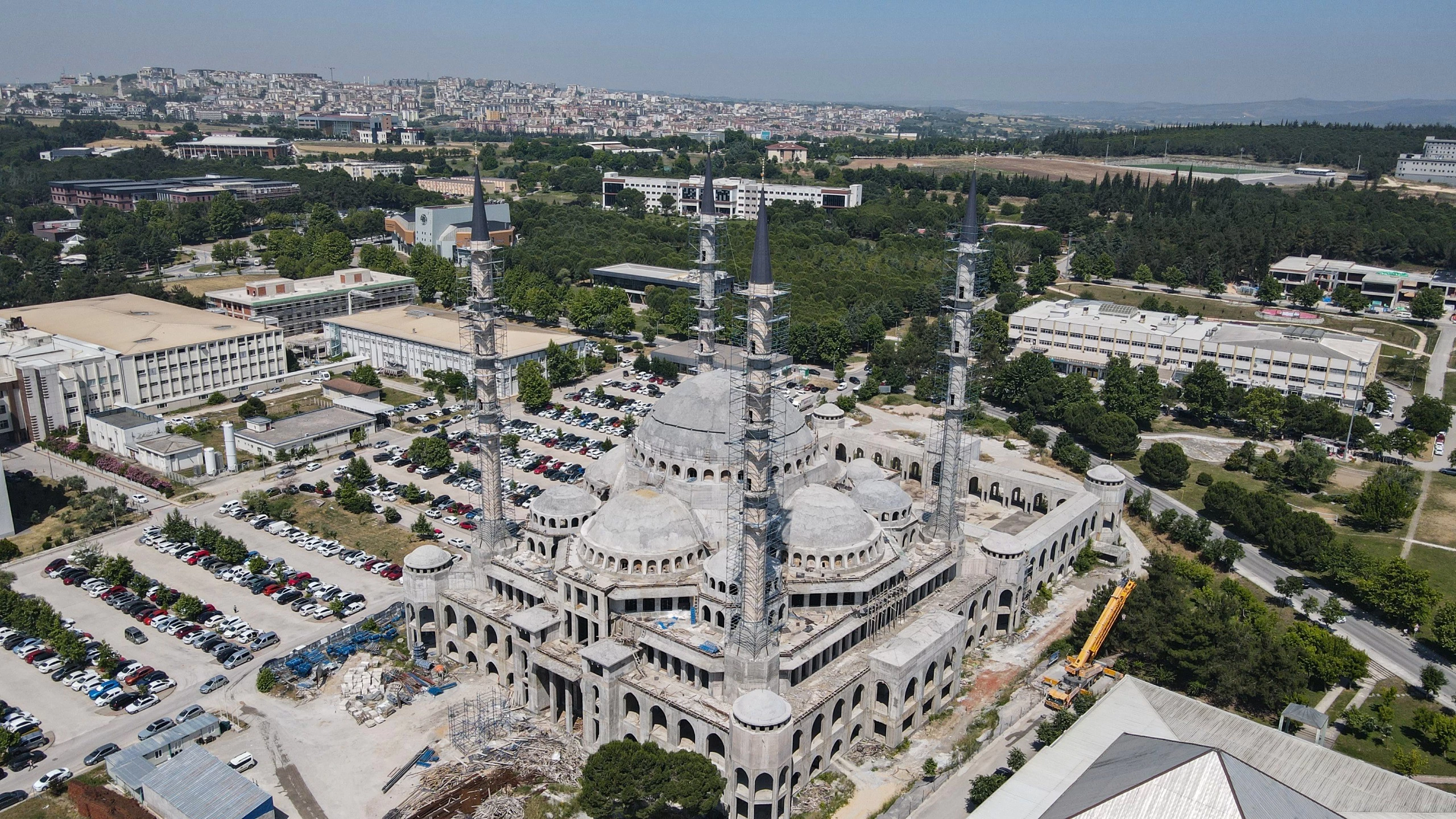 Bursa Valisi Ayyıldız, Türkiye’nin en büyük 3. camisinin inşaatını ziyaret etti