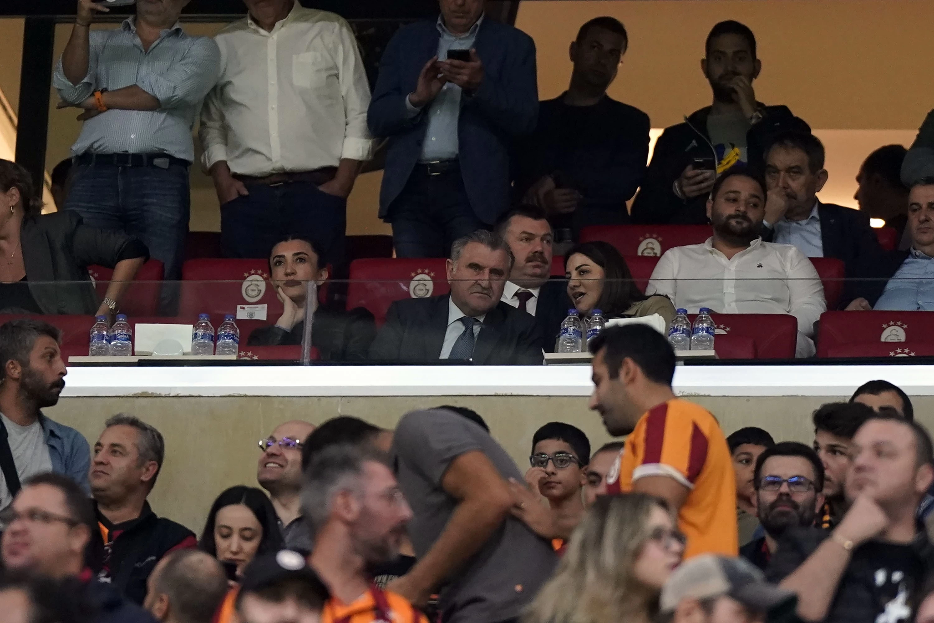 Bakan Osman Aşkın Bak, Galatasaray - PAOK maçını takip etti