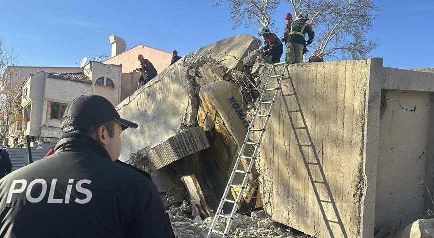 Uşak'ta bina yıkımı faciaya dönüştü!