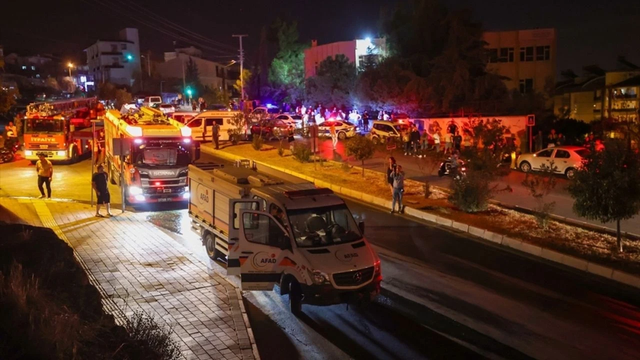 Antalya'da bir evde yangın çıktı: 2 yaralı