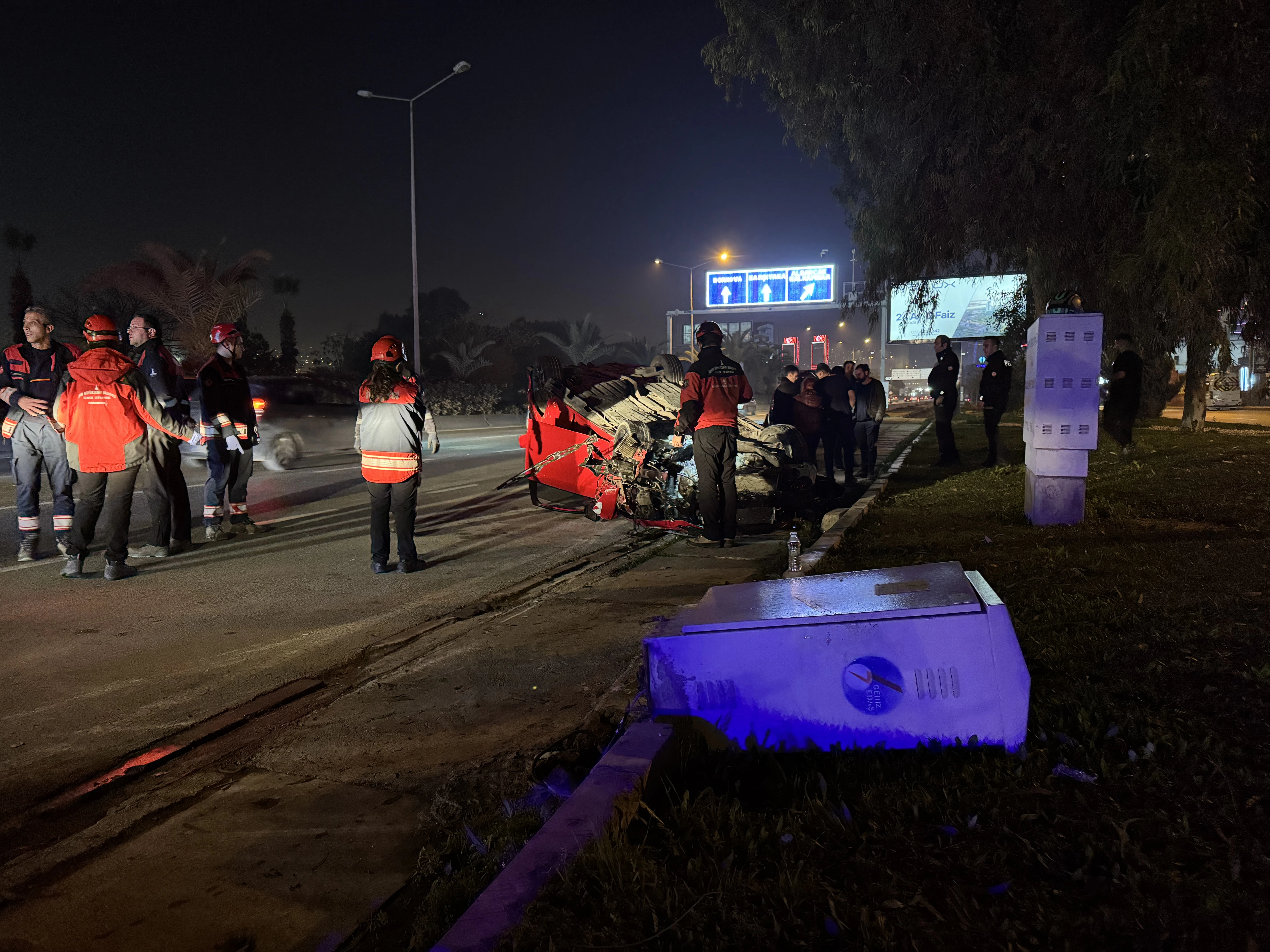 İzmir'de zincirleme trafik kazası: 2 yaralı