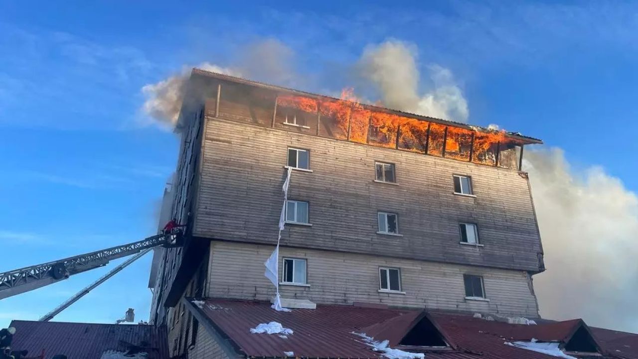 Türkiye kahraman doktoru konuşuyor! Otel yangınında alevlerin ortasında 15 kişiyi kurtardı - 1. Resim