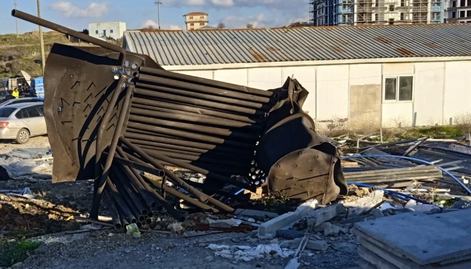 Aliağa'da ısıtma kazanı patladı: 1 ölü, 10 yaralı