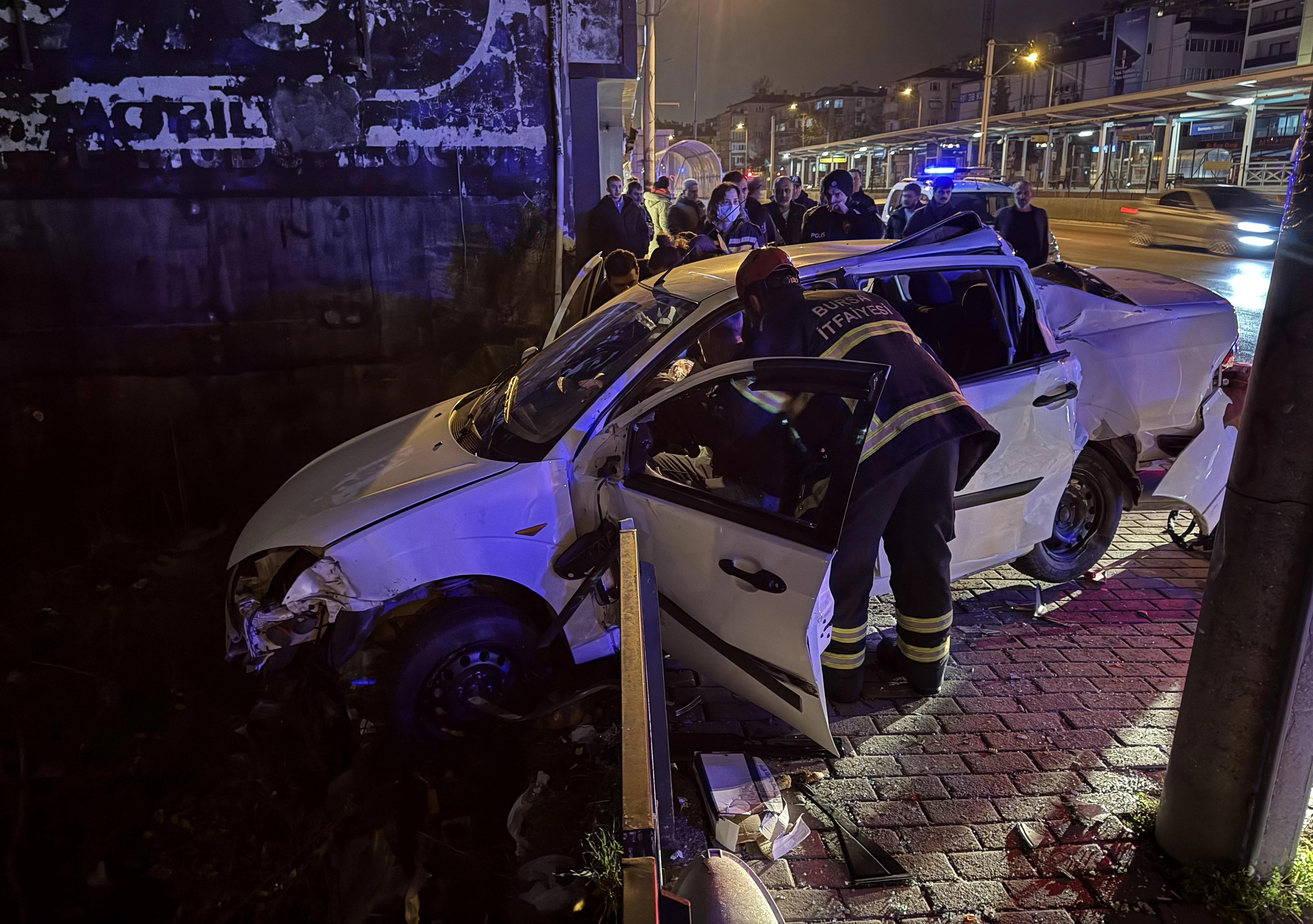 Bursa'da trafik kazası: 1 ölü, 3 yaralı