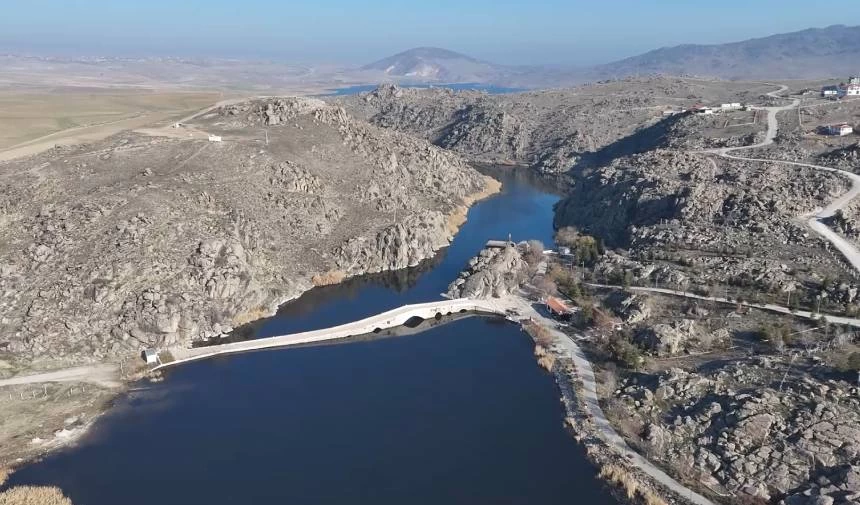 Tarihi Çeşnigir Köprüsü ve Kızılırmak Kanyonu dron ile havadan görüntülendi