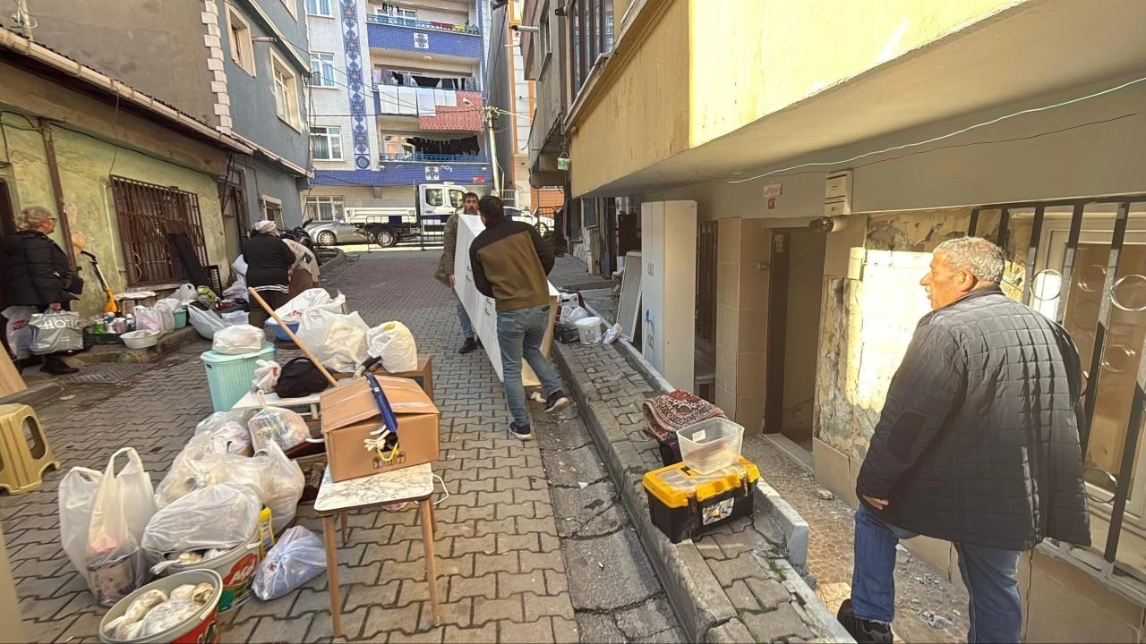 İstanbul'da inşaat alanındaki binada çatlaklar oluştu!