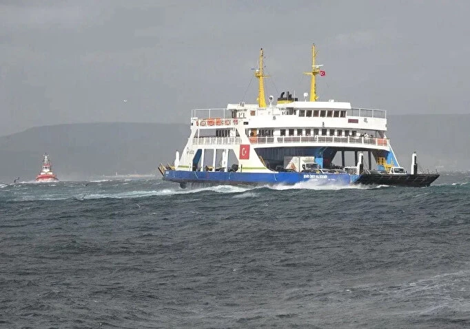 Çanakkale'ye fırtına uyarısı: Feribot seferleri iptal