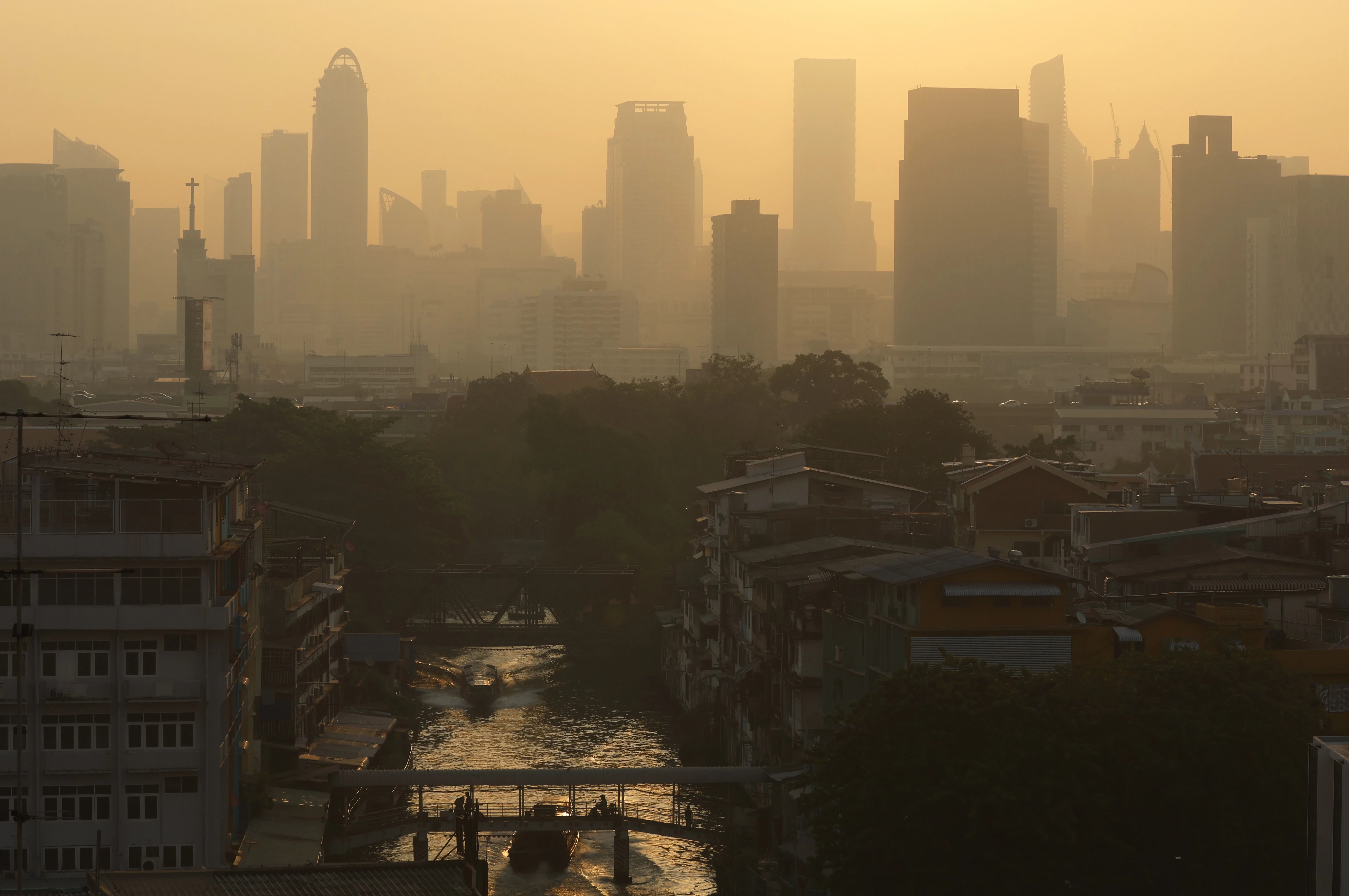 Bangkok'ta hava kirliliğini azaltmak için ulaşım ücretsiz olacak